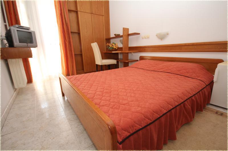 Hotel "Sidro" Бар Номер фото